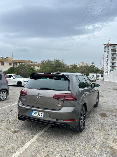 Volkswagen Golf — 8
