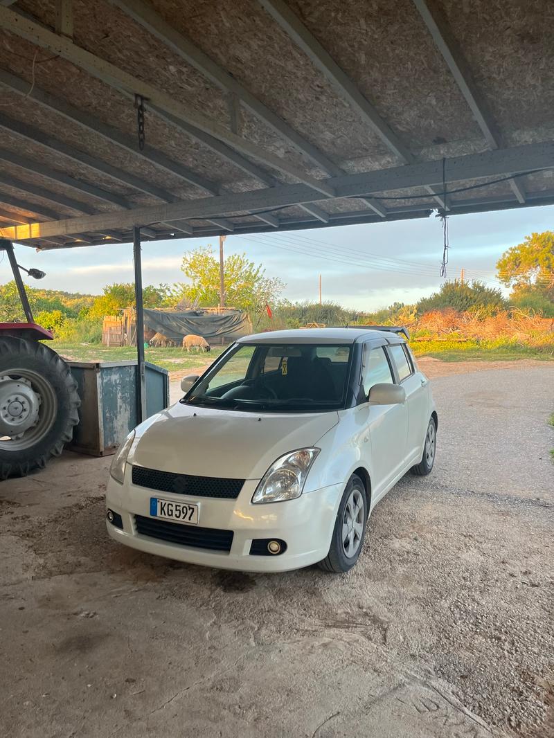 Suzuki Swift — 1/4