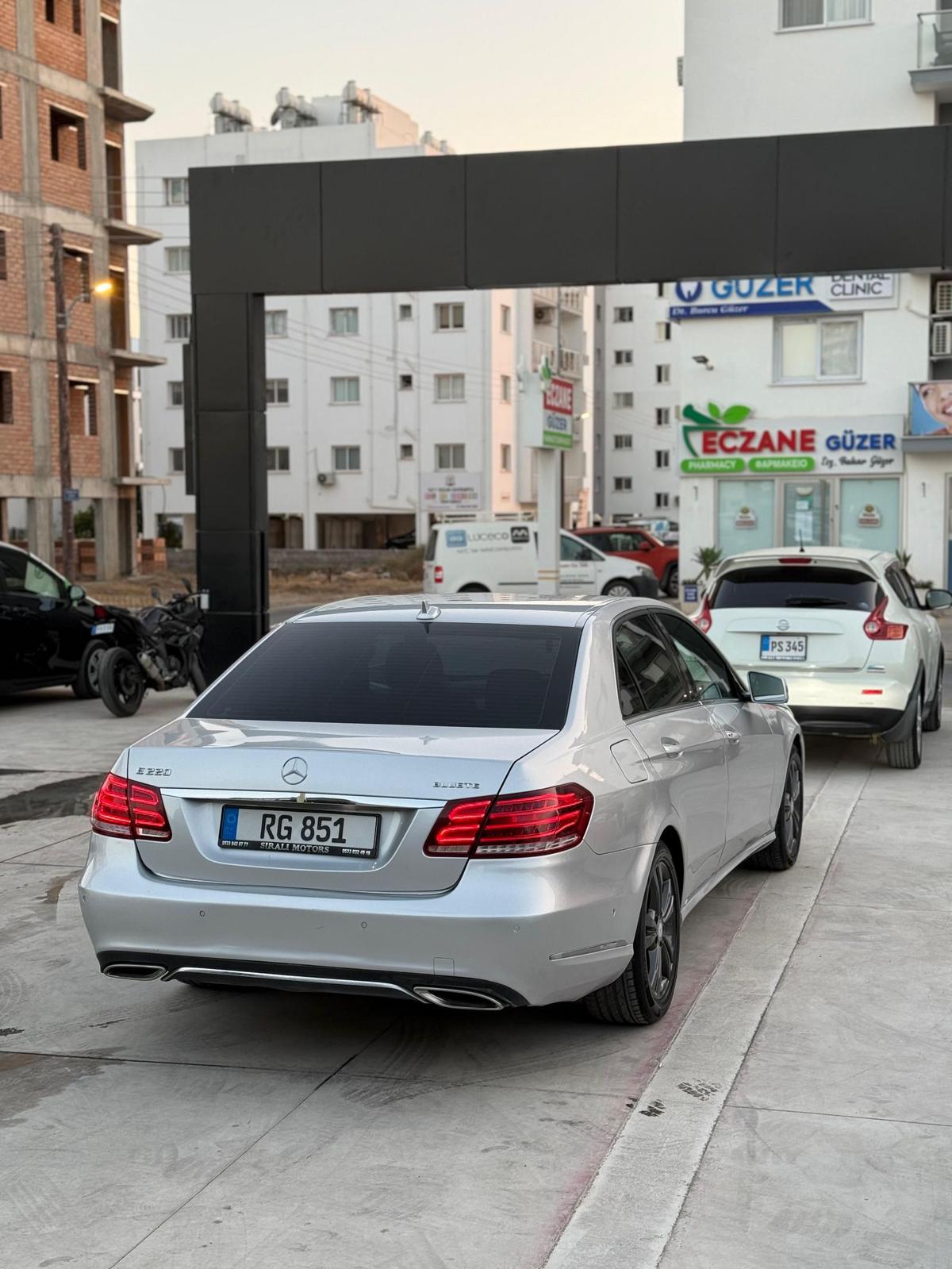 2015 Mercedes-Benz E 220 6