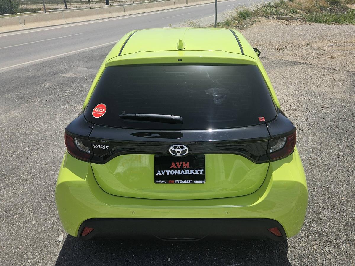 2022 Toyota Yaris 4
