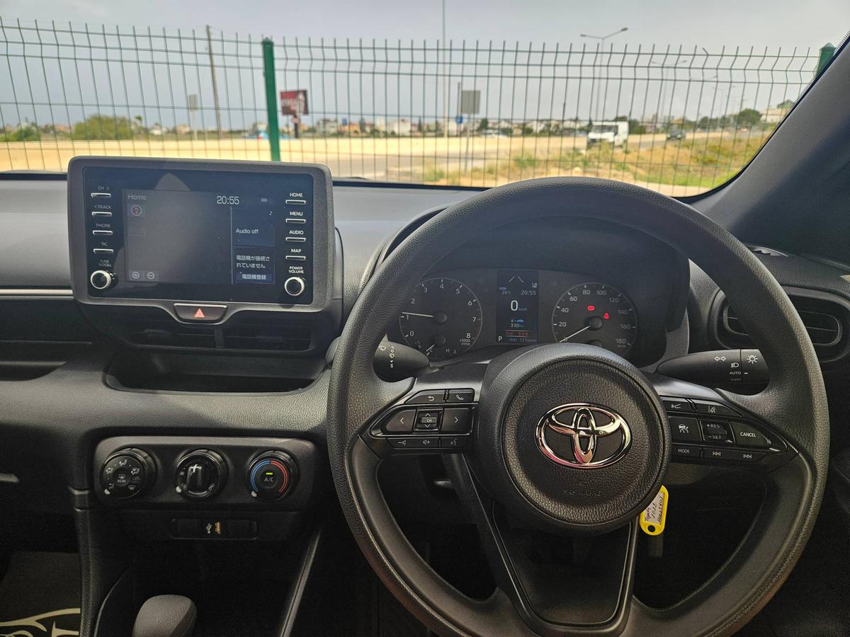 2022 Toyota Yaris 6
