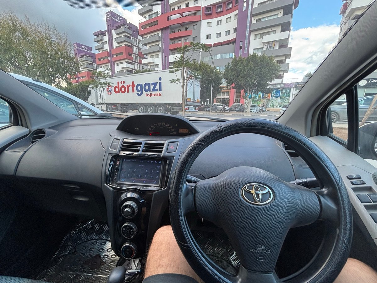2005 Toyota Vitz 3