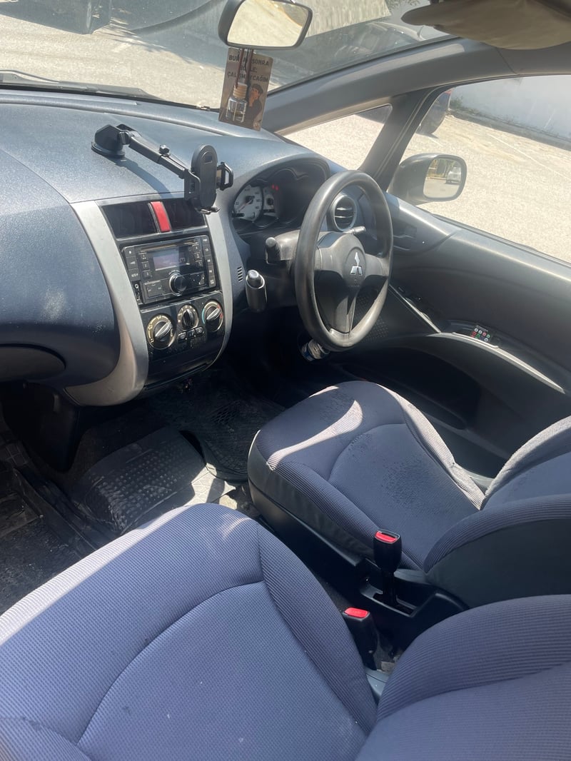 Mitsubishi Colt — 4