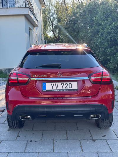 Mercedes-Benz GLA 200 — 1