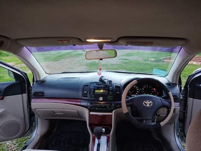 Toyota Premio — 4