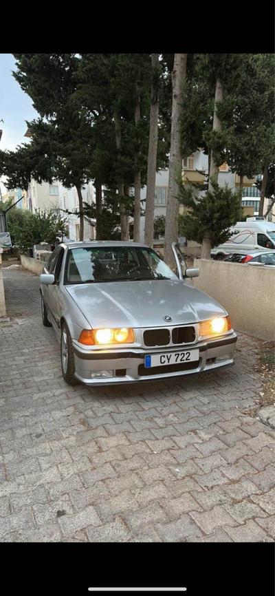 BMW 320i — 1