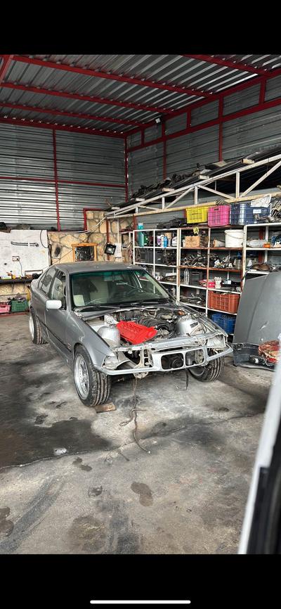 BMW 320i — 3