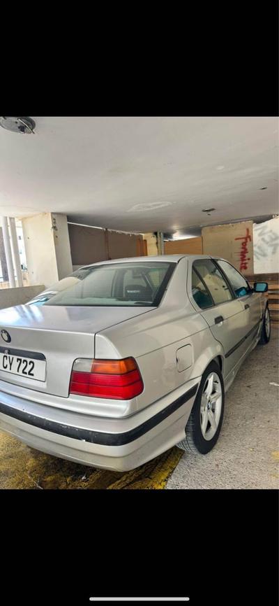 BMW 320i — 5