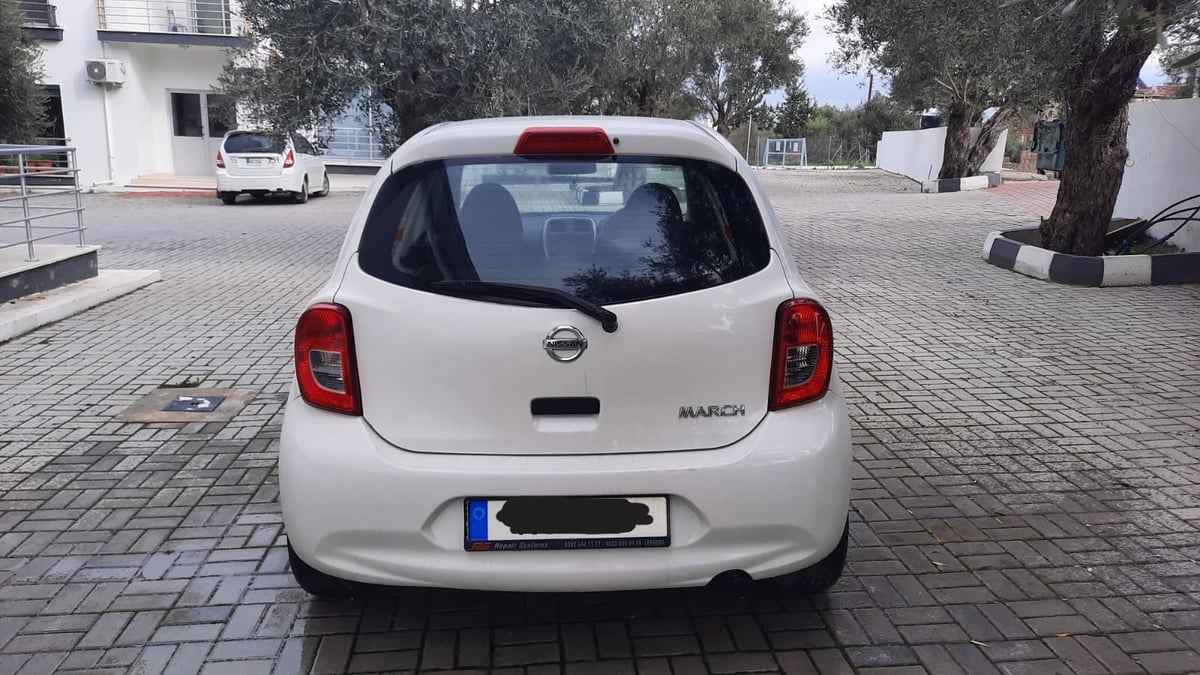 2015 Nissan March 8