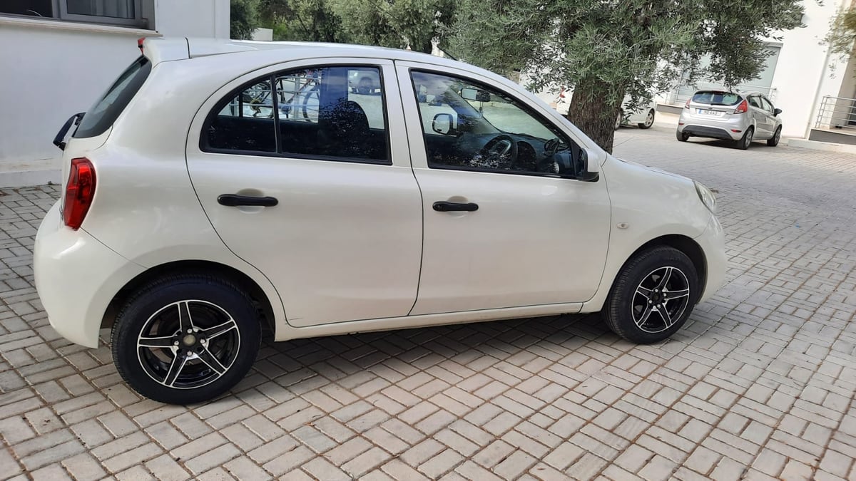 2015 Nissan March 7