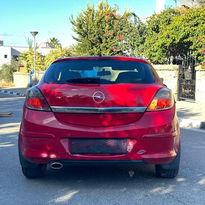 Opel Astra GTC — 4