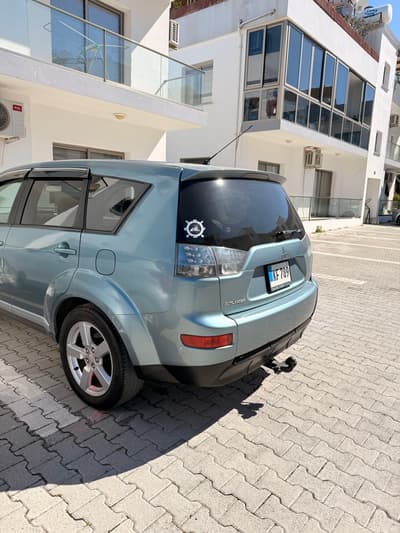 Mitsubishi Outlander — 2