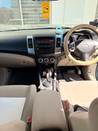 Mitsubishi Outlander — 4
