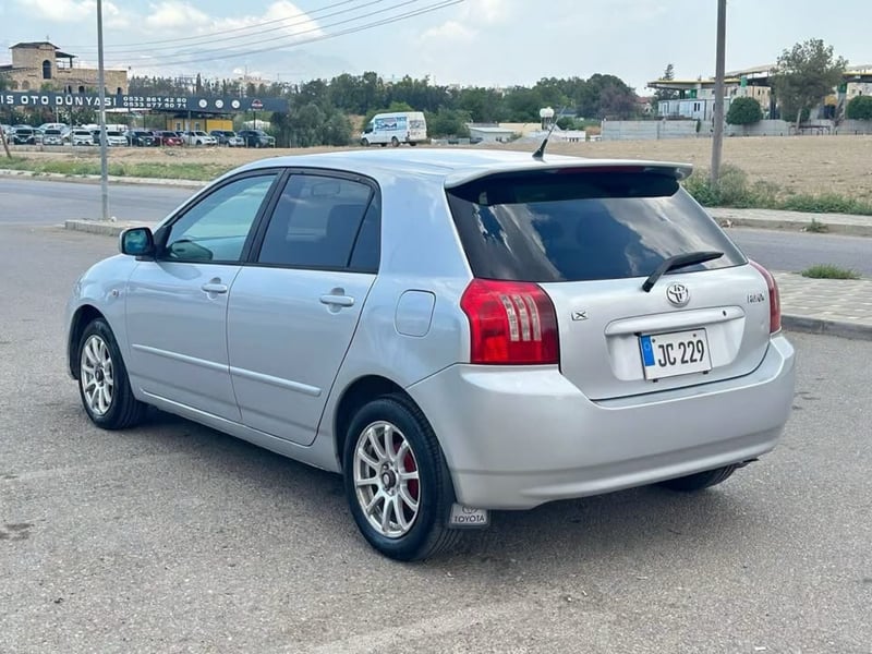 Toyota Runx — 5