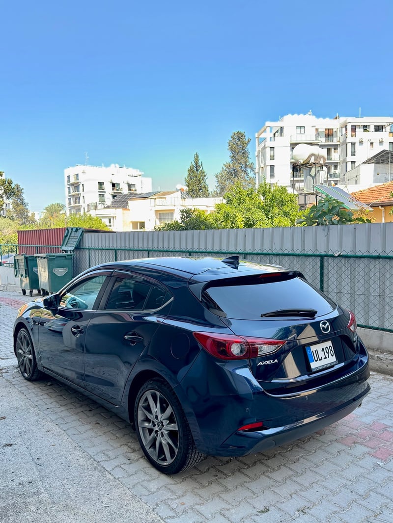 Mazda Axela — 2
