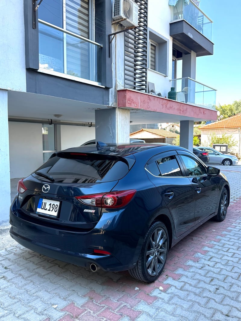 Mazda Axela — 3