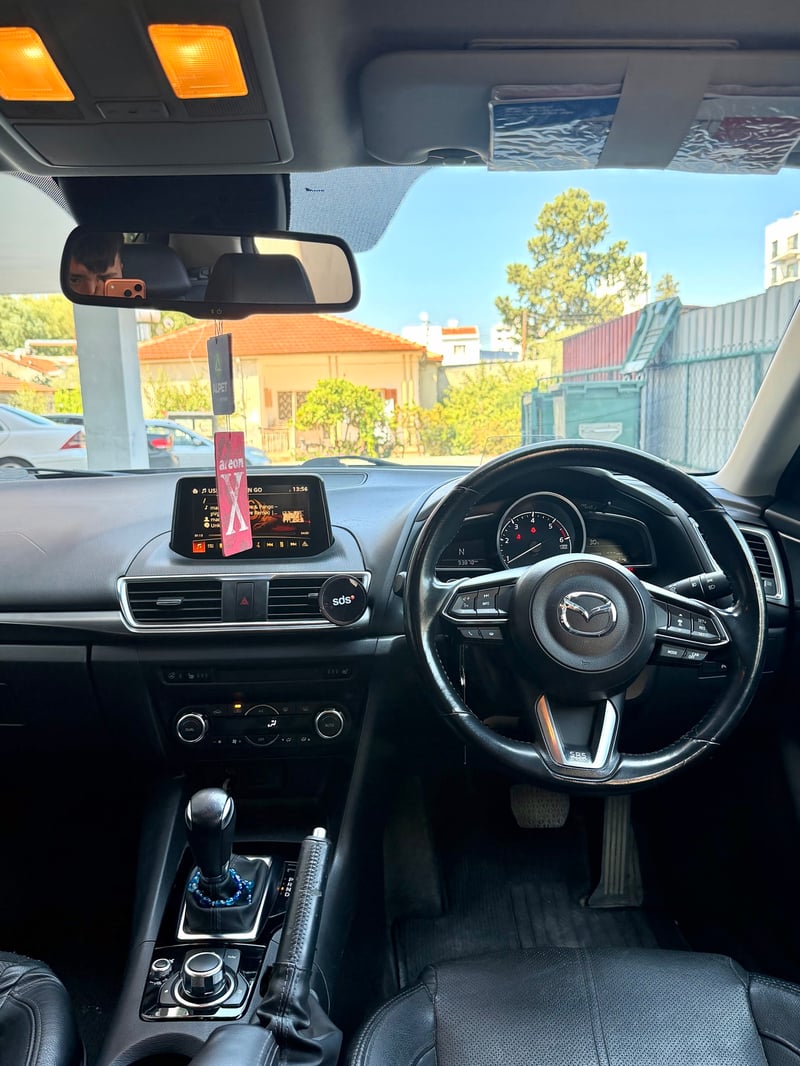 Mazda Axela — 7