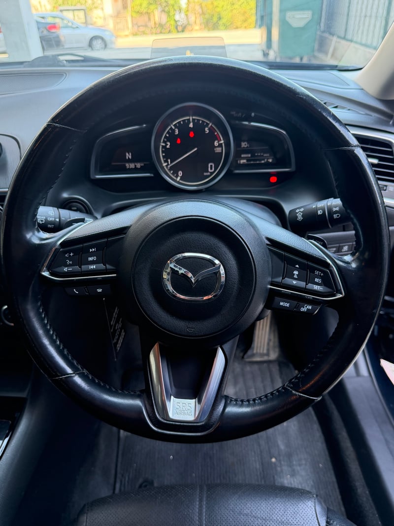 Mazda Axela — 8