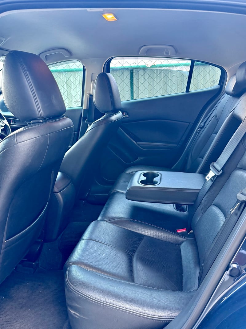 Mazda Axela — 10