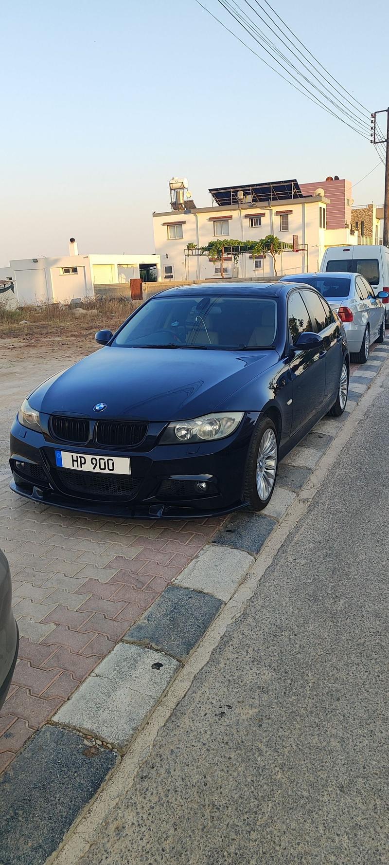BMW 320i — 1/4