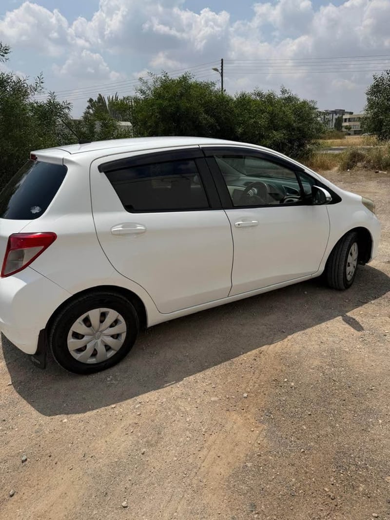 Toyota Vitz — 3