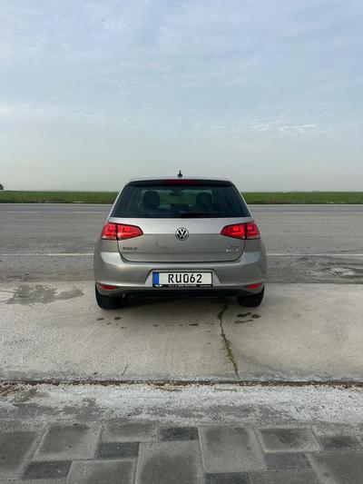 Volkswagen Golf — 3