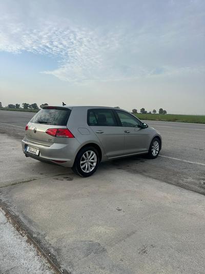 Volkswagen Golf — 6