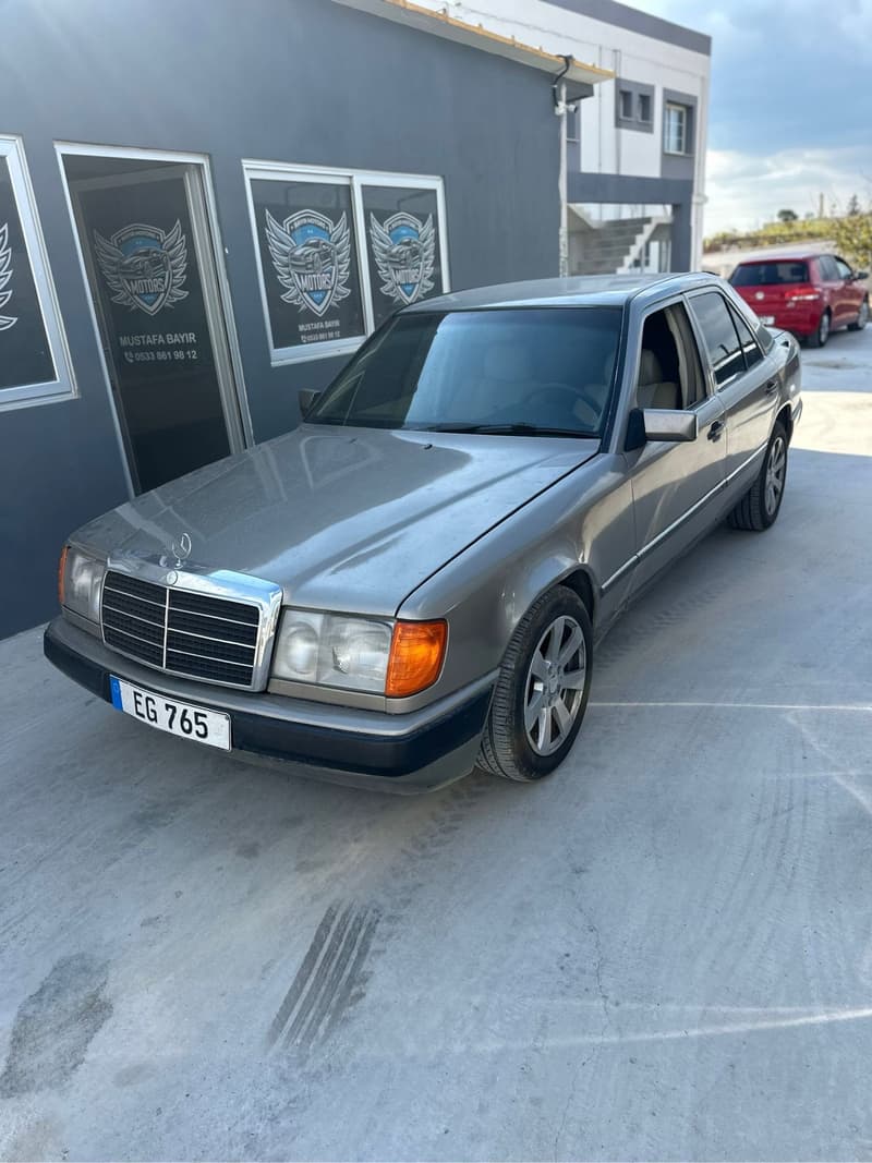 Mercedes-Benz 250 D — 1/4