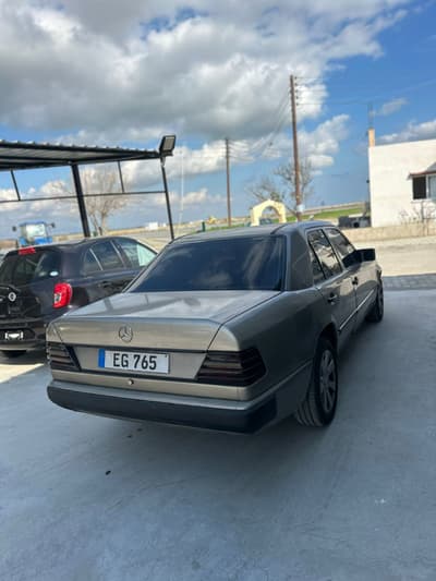 Mercedes-Benz 250 D — 3