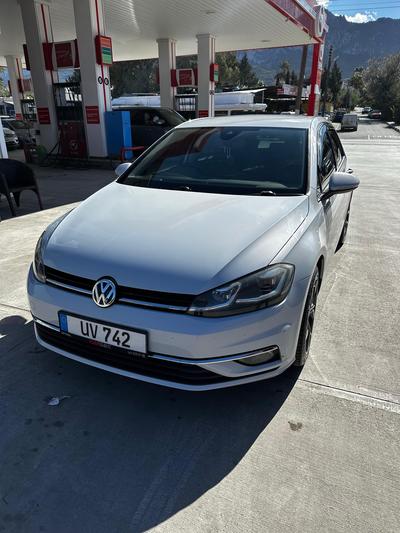 Volkswagen Golf — 3