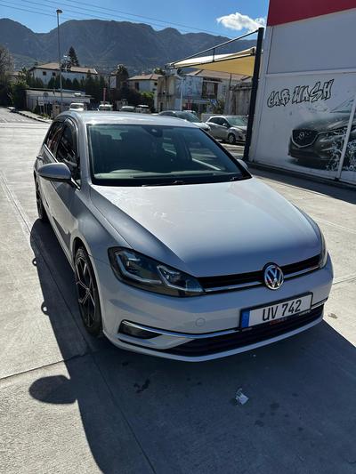Volkswagen Golf — 4