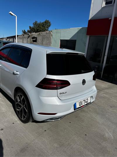 Volkswagen Golf — 5