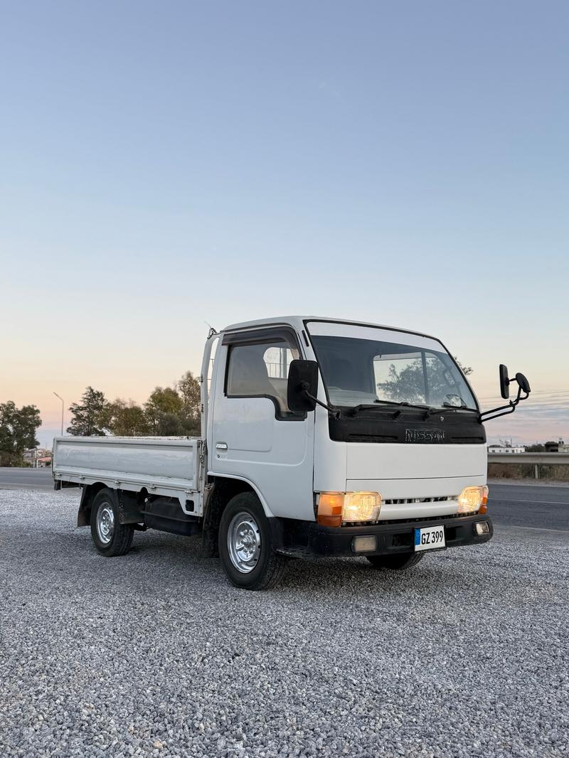 Nissan Atlas — 1/5