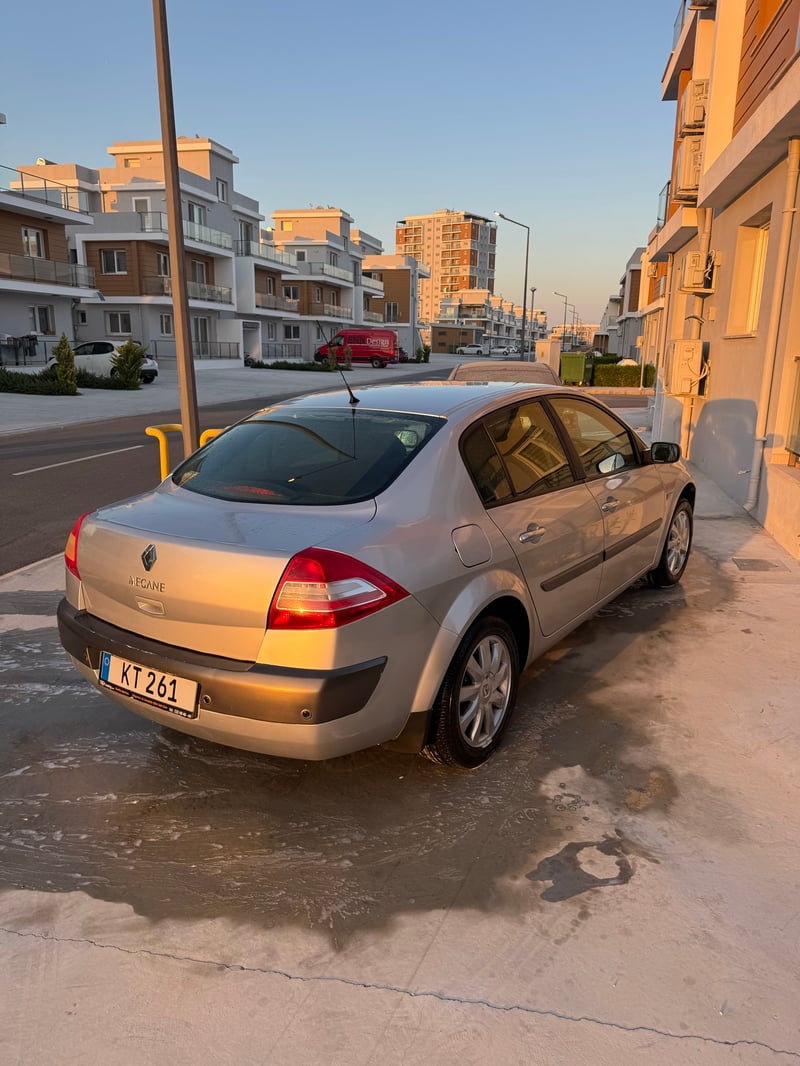 Renault Megane — 4