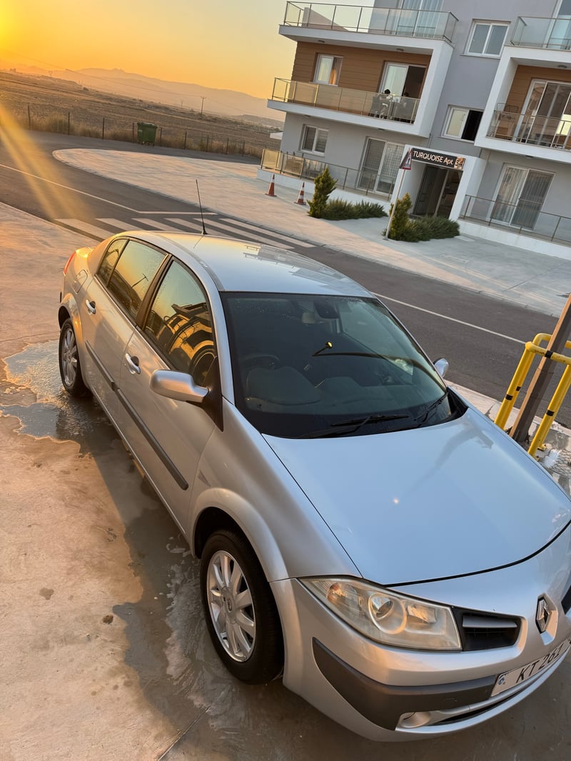 Renault Megane — 5