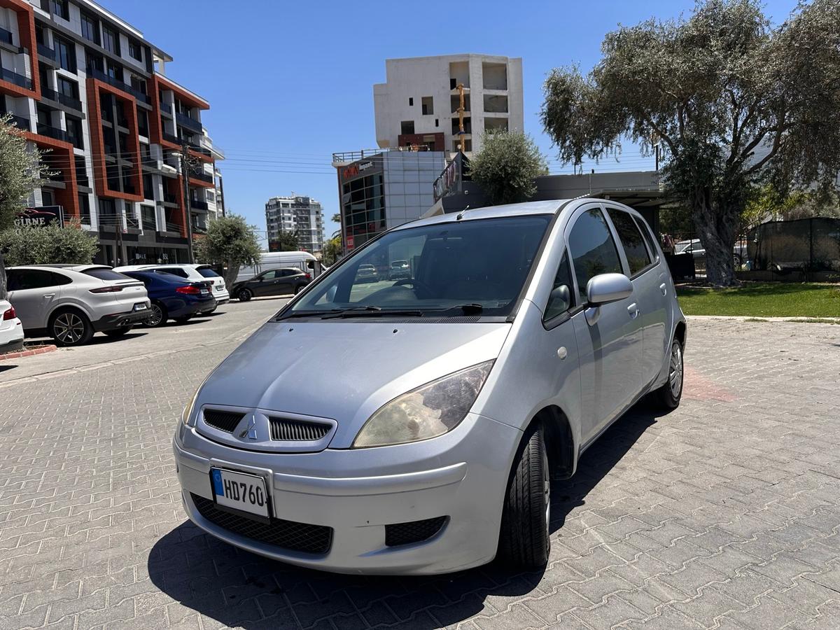 2003 Mitsubishi Colt 2