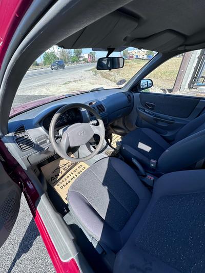 Hyundai Accent — 4