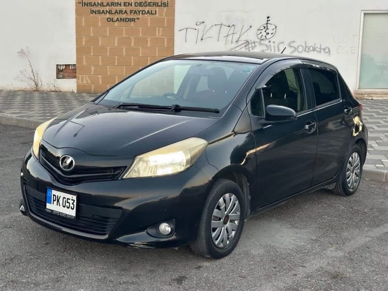 Toyota Vitz — 1
