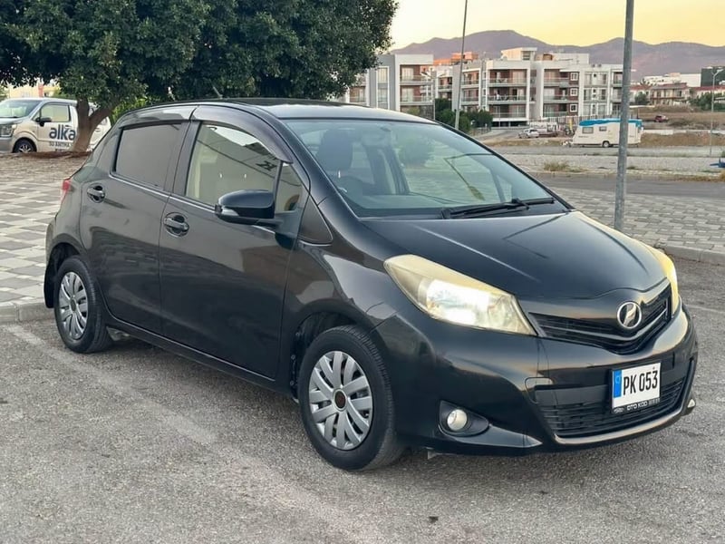 Toyota Vitz — 3