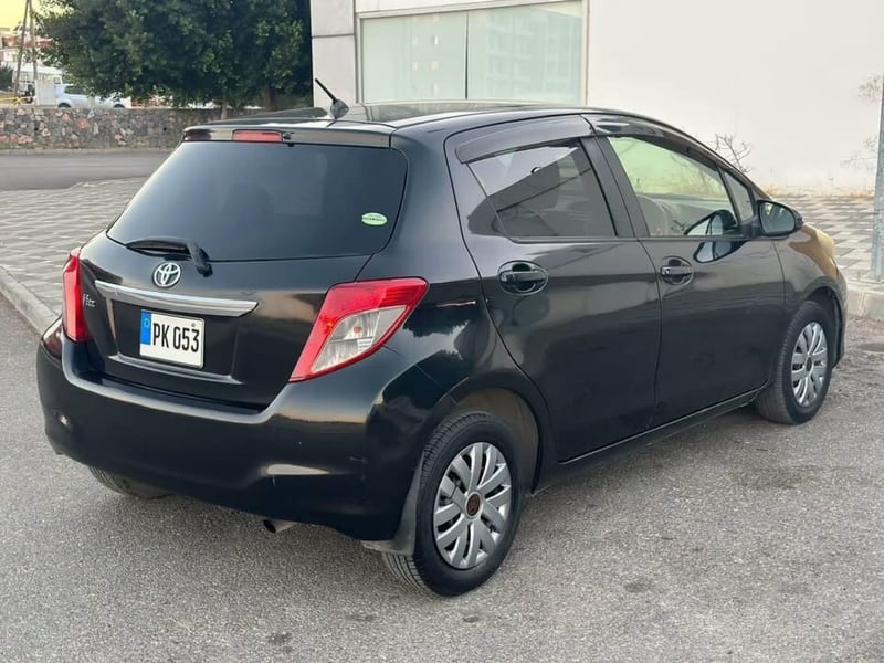 Toyota Vitz — 4