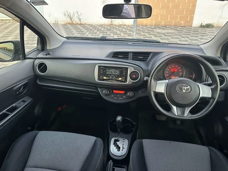 Toyota Vitz — 7