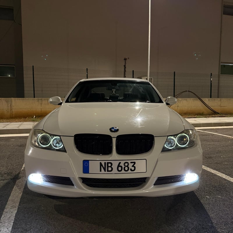 BMW 320i — 1