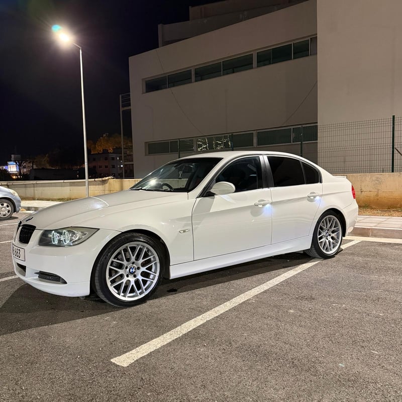 BMW 320i — 2