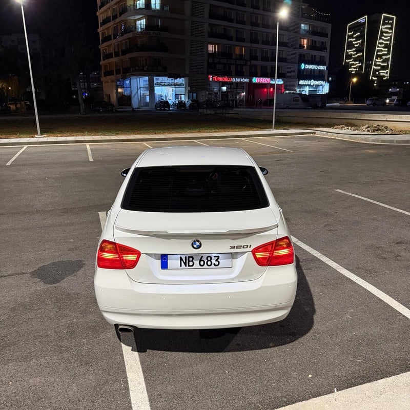 BMW 320i — 4