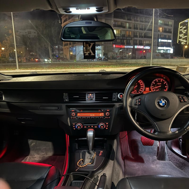 BMW 320i — 9