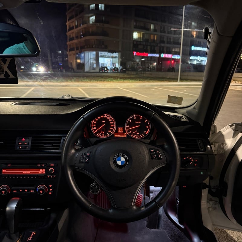 BMW 320i — 10