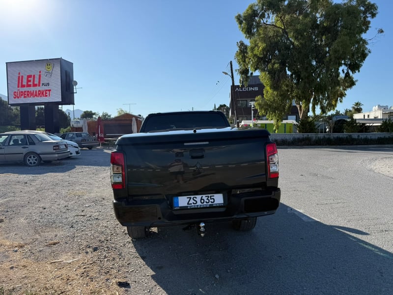 Mitsubishi L200 — 10
