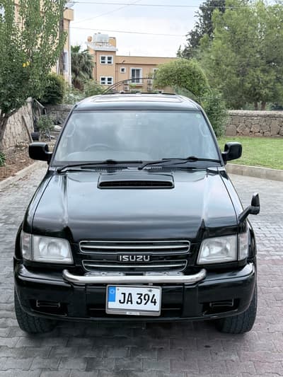 Isuzu Trooper — 3