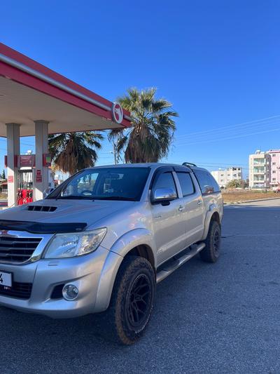 Toyota Hilux — 3