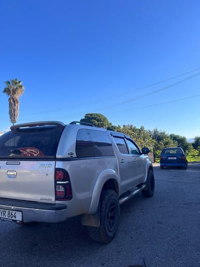 Toyota Hilux — 6